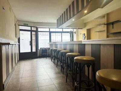 EDIFICIO CON BAR-PUB CENTRICO EN VILLAREJO Exp3450